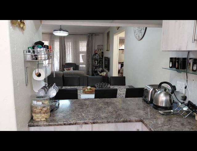2 BEDROOM TOWNHOUSE FOR SALE IN OAKDENE